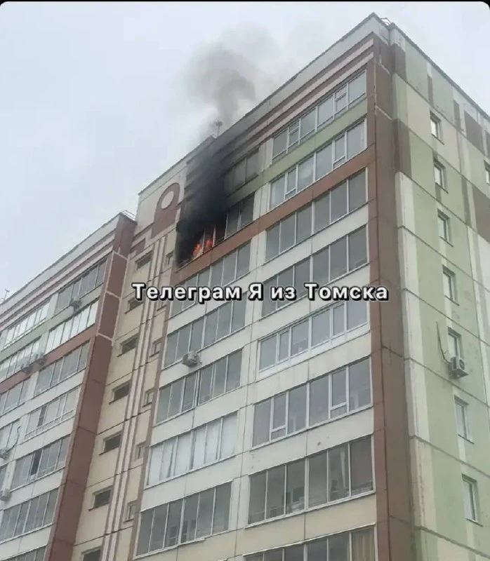 Балкон загорелся в многоэтажном доме