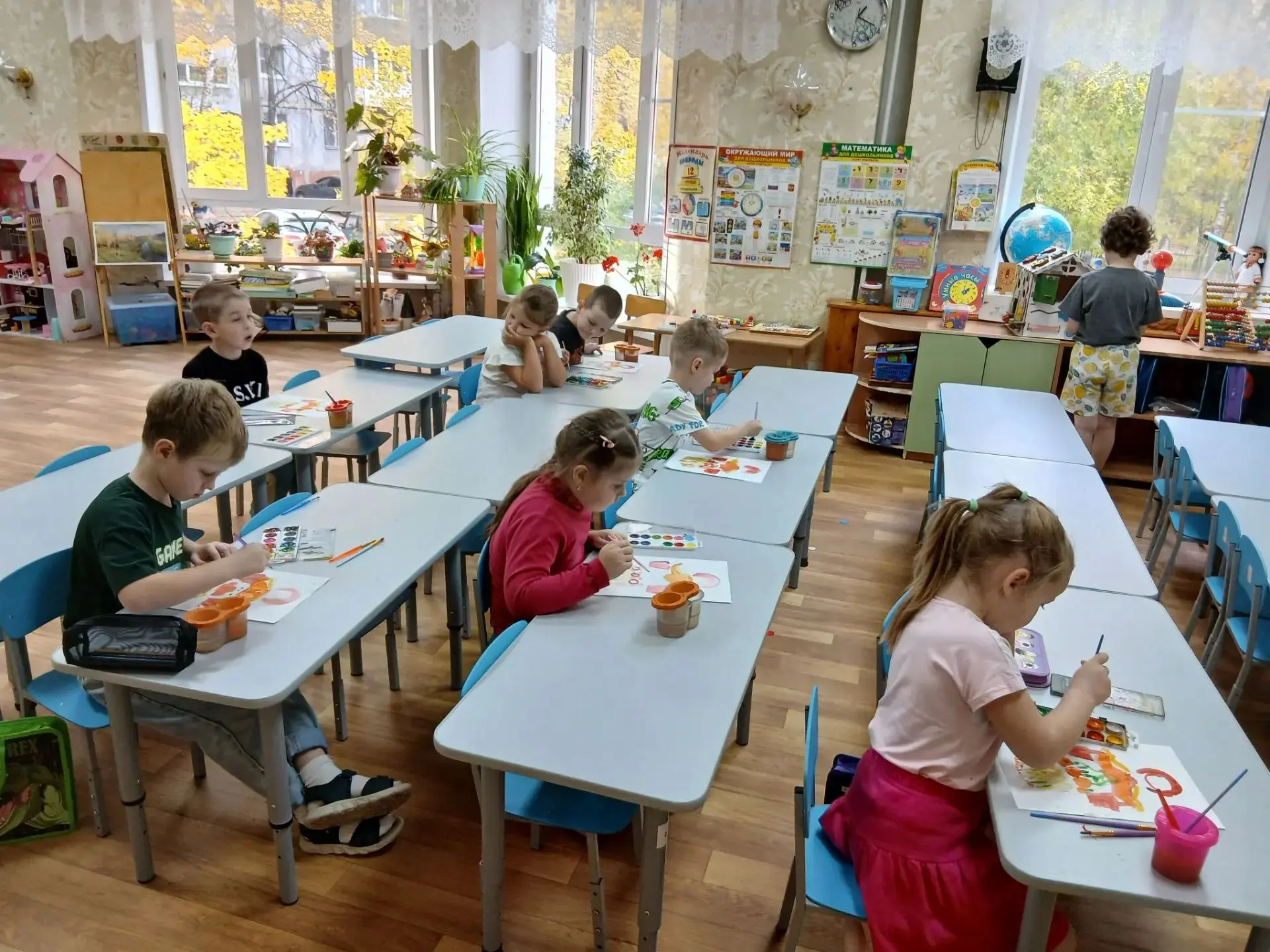 В нашей группе прошло яркое творческое занятие по рисованию на тему «Дымковская игрушка...