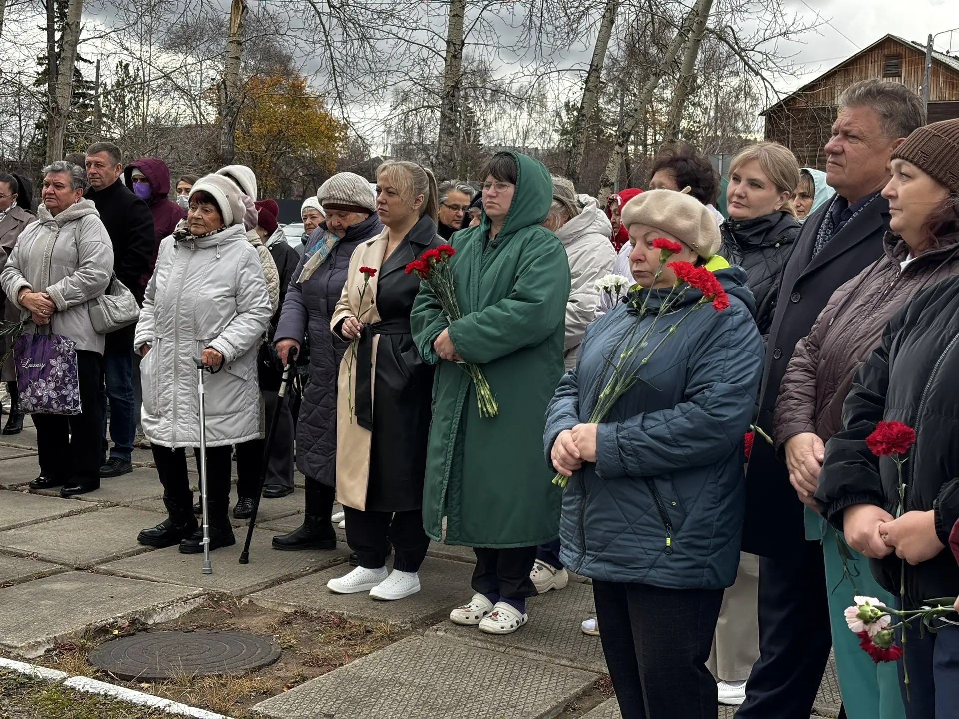 🙏🏻Мемориальную доску, посвященную старшей медсестре Ангелине Савиной, погибшей от кор...