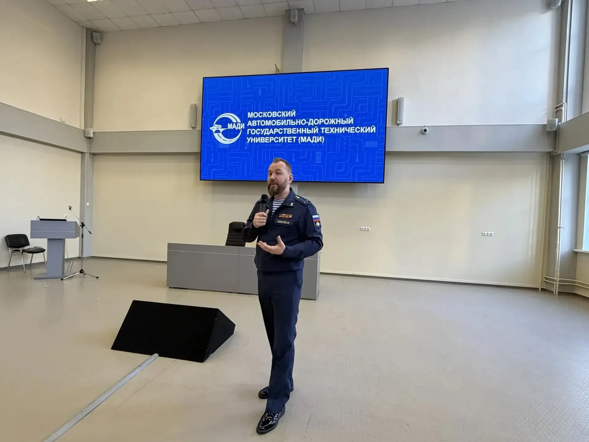 «Только другим помогая, всегда победишь в борьбе»: в МАДИ прошла встреча с ветераном СВ...