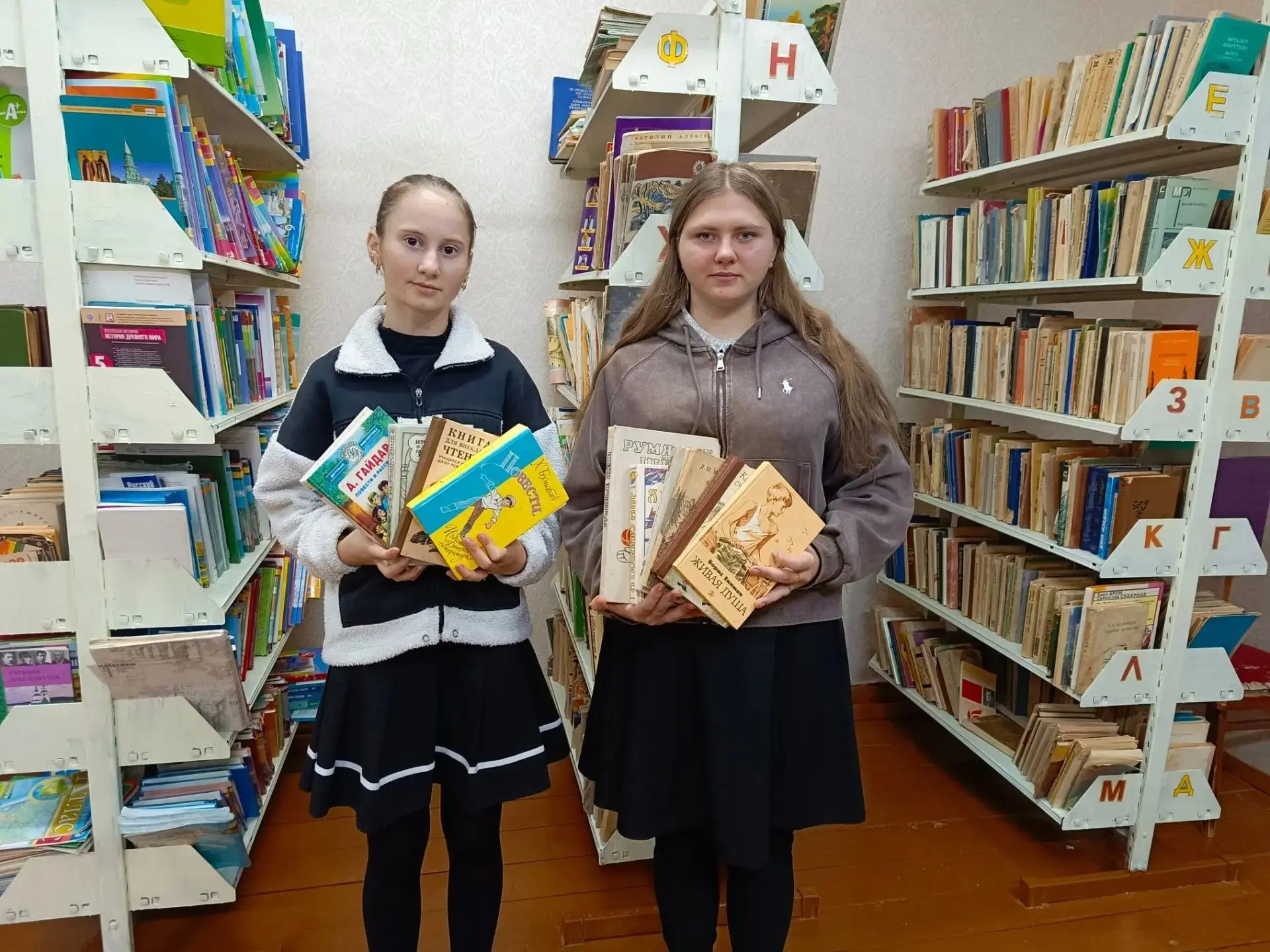 В нашей школе продолжается республиканская благотворительная акция «Подари книге вторую...