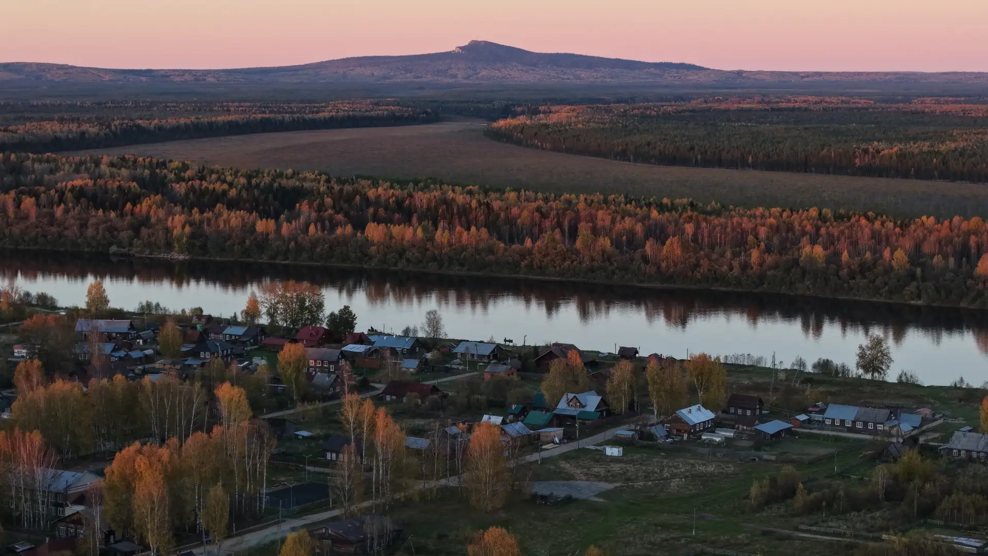 ПОСЁЛОК УСТЬ-ЯЗЬВА НА СЕВЕРЕ ПЕРМСКОГО КРАЯ