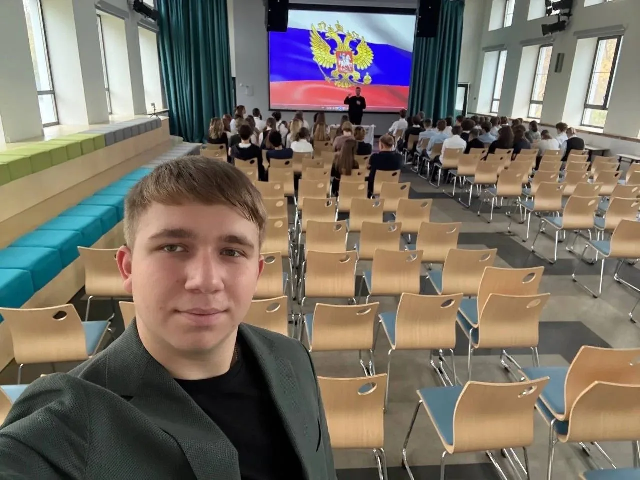 В Ломоносовском корпусе состоялась встреча учащихся девятых классов с Николаем Синюковы...