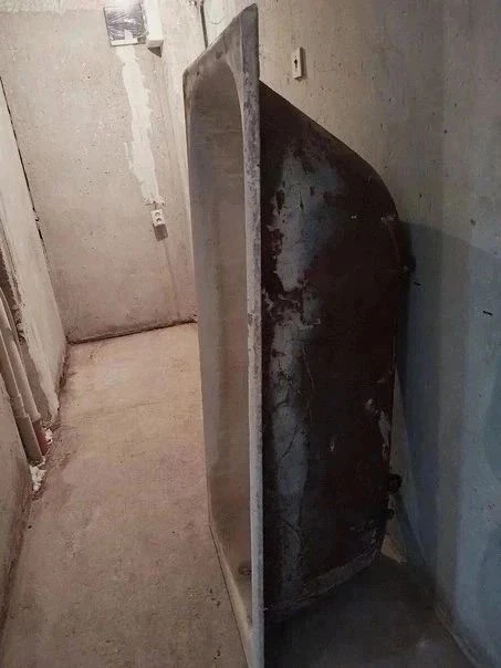 Выкинуть чугунную ванну бу 150×70. Самовывоз, самовынос. Донской. Кто за сколько готов?