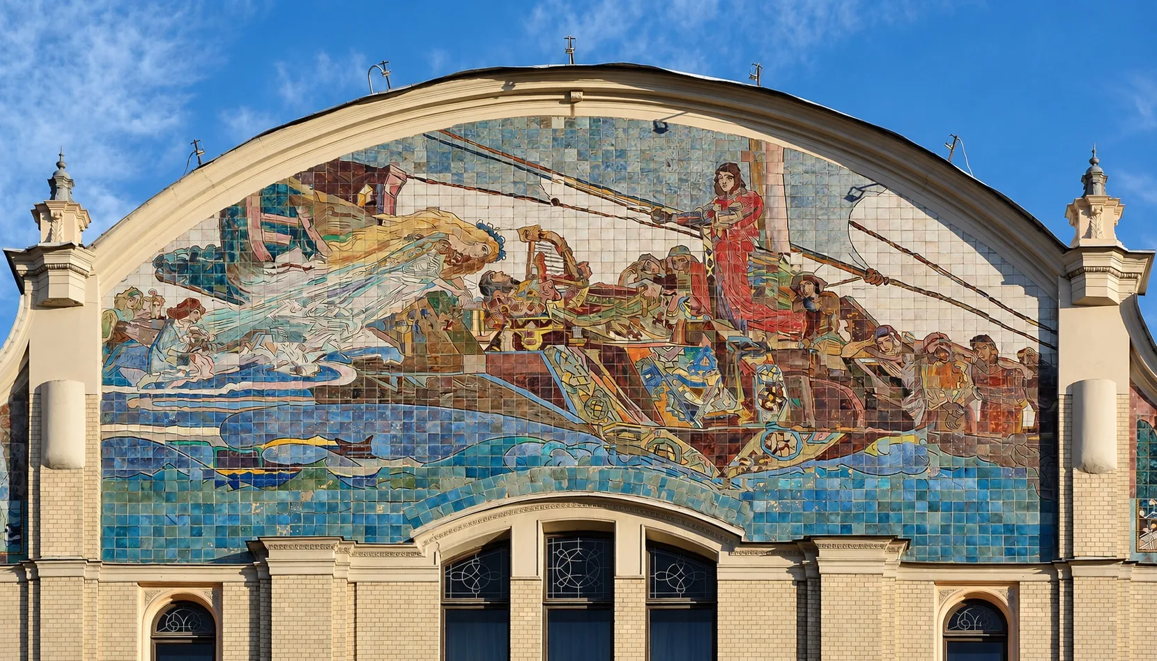 🎨 Шедевр, который отвергли, а потом подняли над Москвой