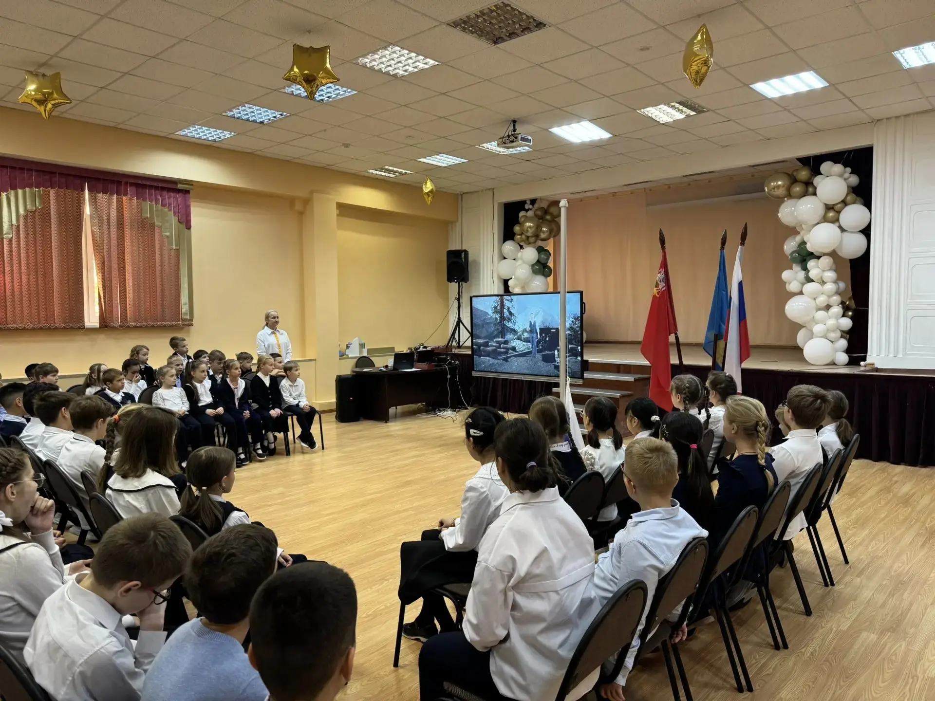 Сегодня в нашей школе прошла лекция-беседа, посвящённая одной из ключевых страниц Велик...