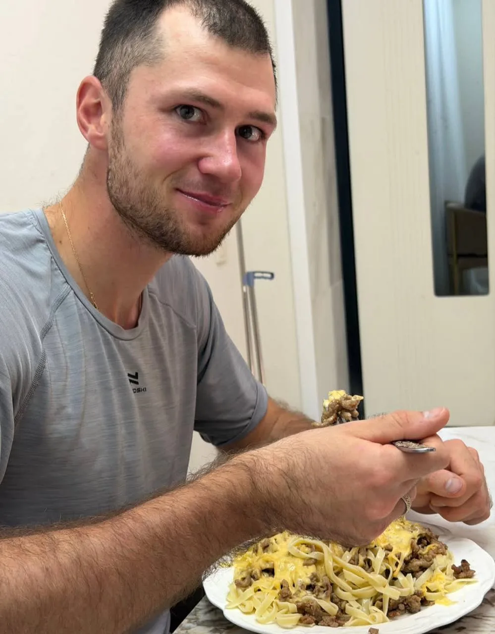 Антон Тимашов подкрепляется после тренировки 🍝