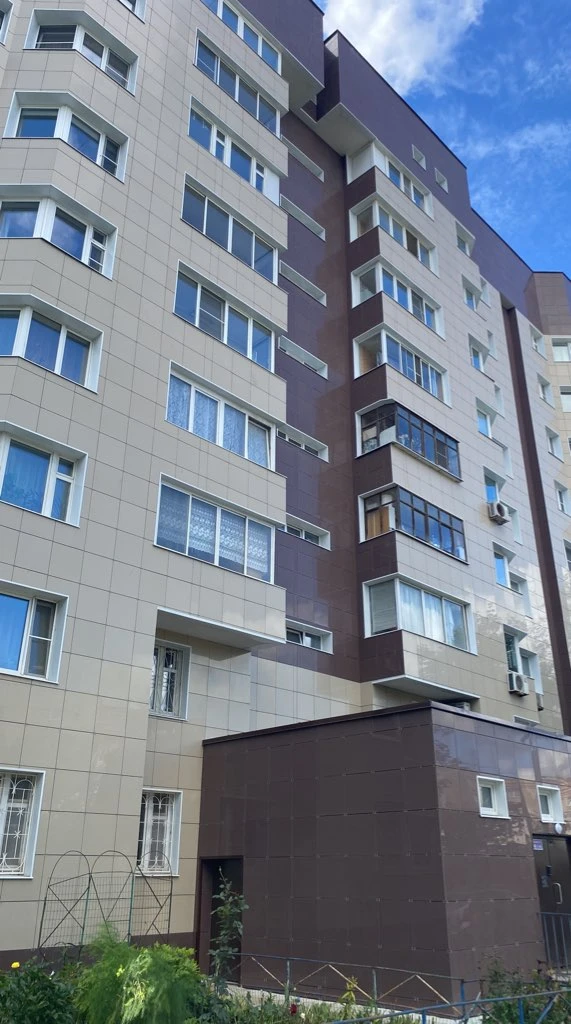 В Солнечногорске на улице Красной продолжается комплексное обновление дома №125 — кирпи...