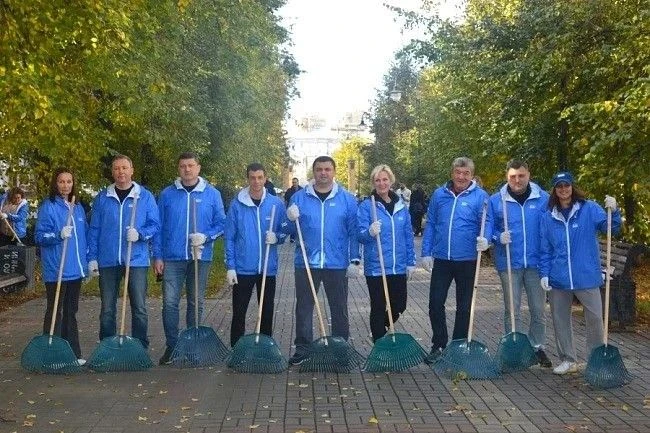 Депутаты горДумы приняли участие в субботнике на Кольцовском бульваре в Воронеже