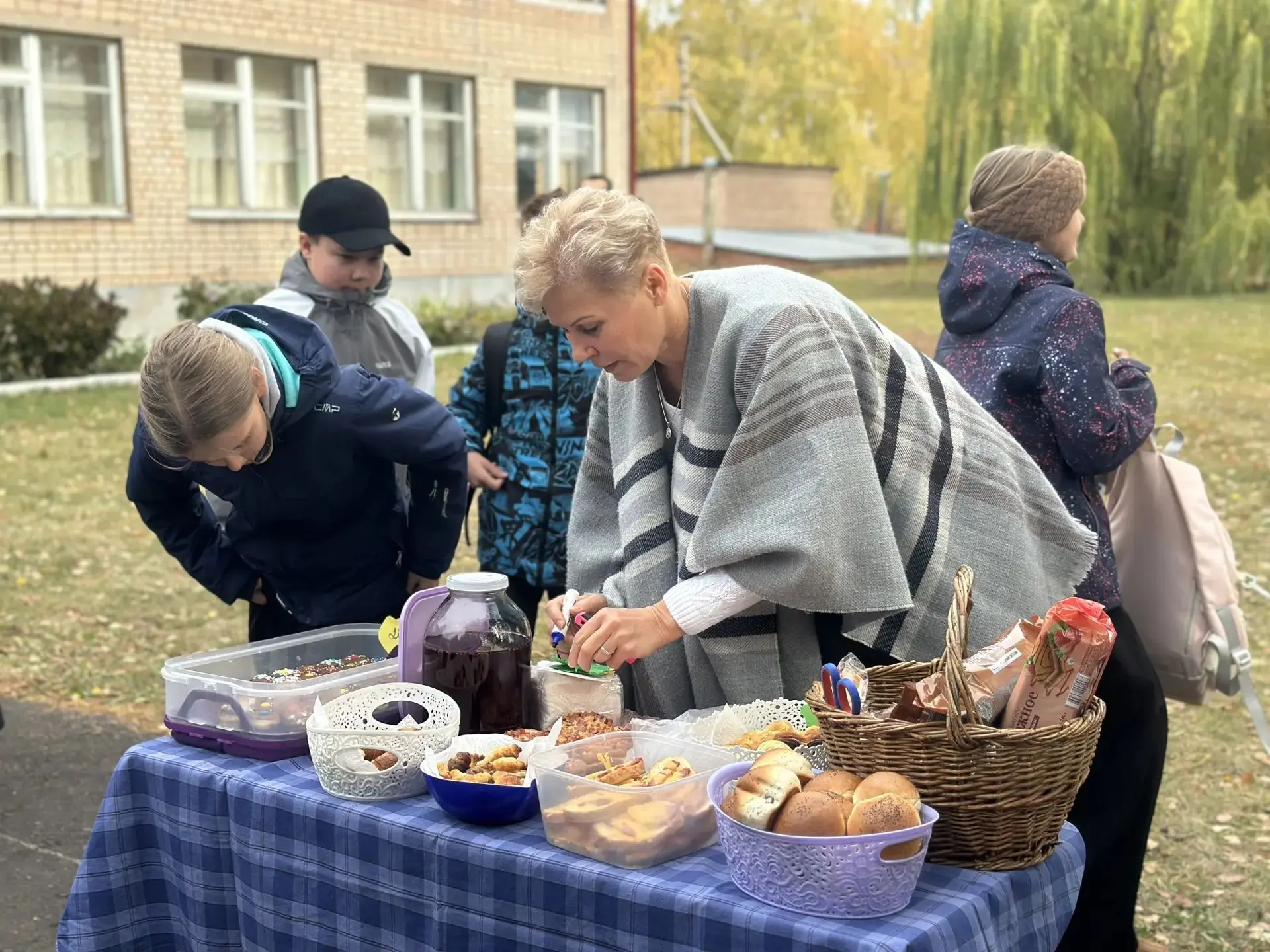 В нашей школе прошла весёлая и яркая осенняя ярмарка! 🍂🍁🎉
