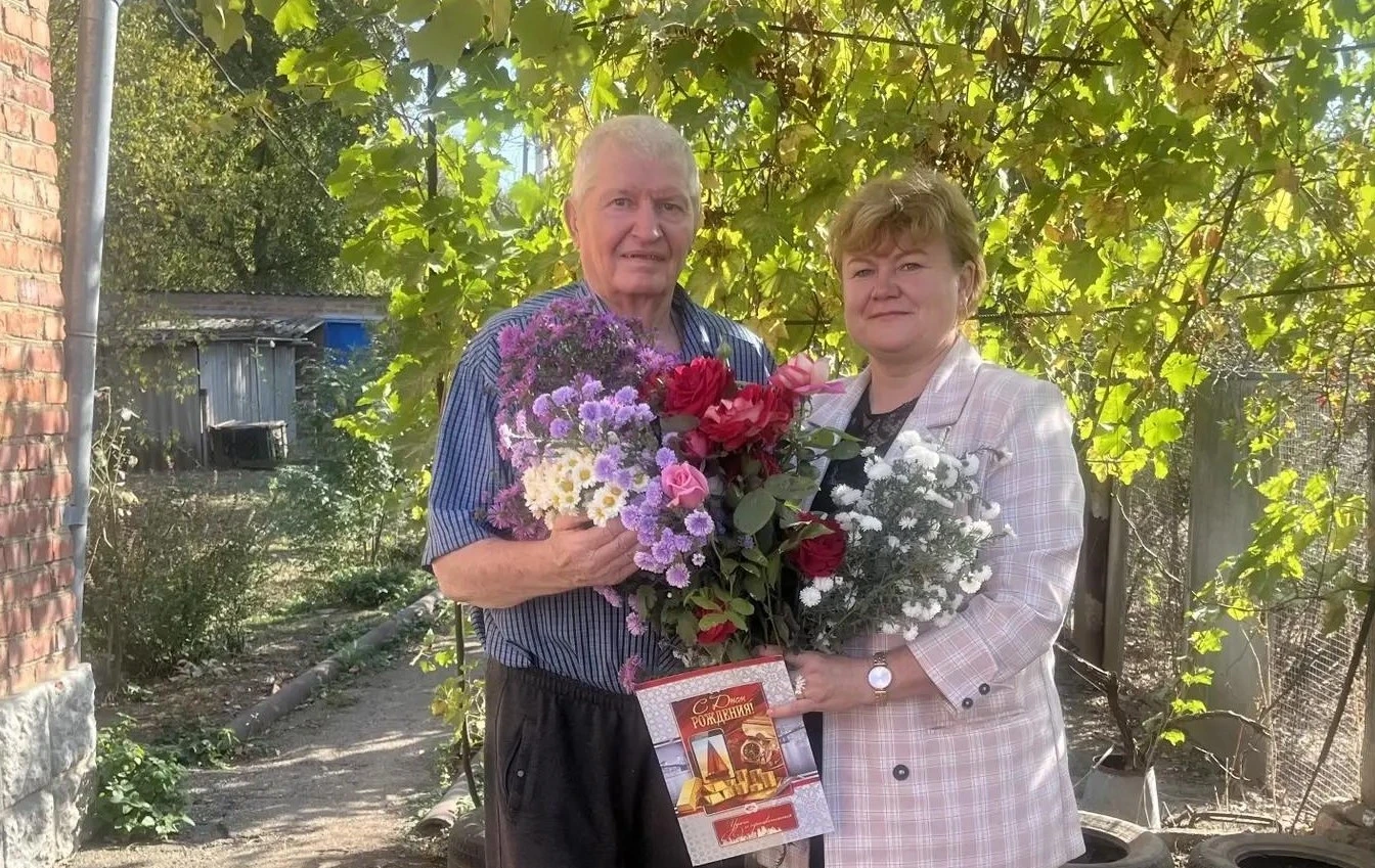 🎉 80 лет труда и оптимизма: в Кевсале поздравили Виктора Семилетова