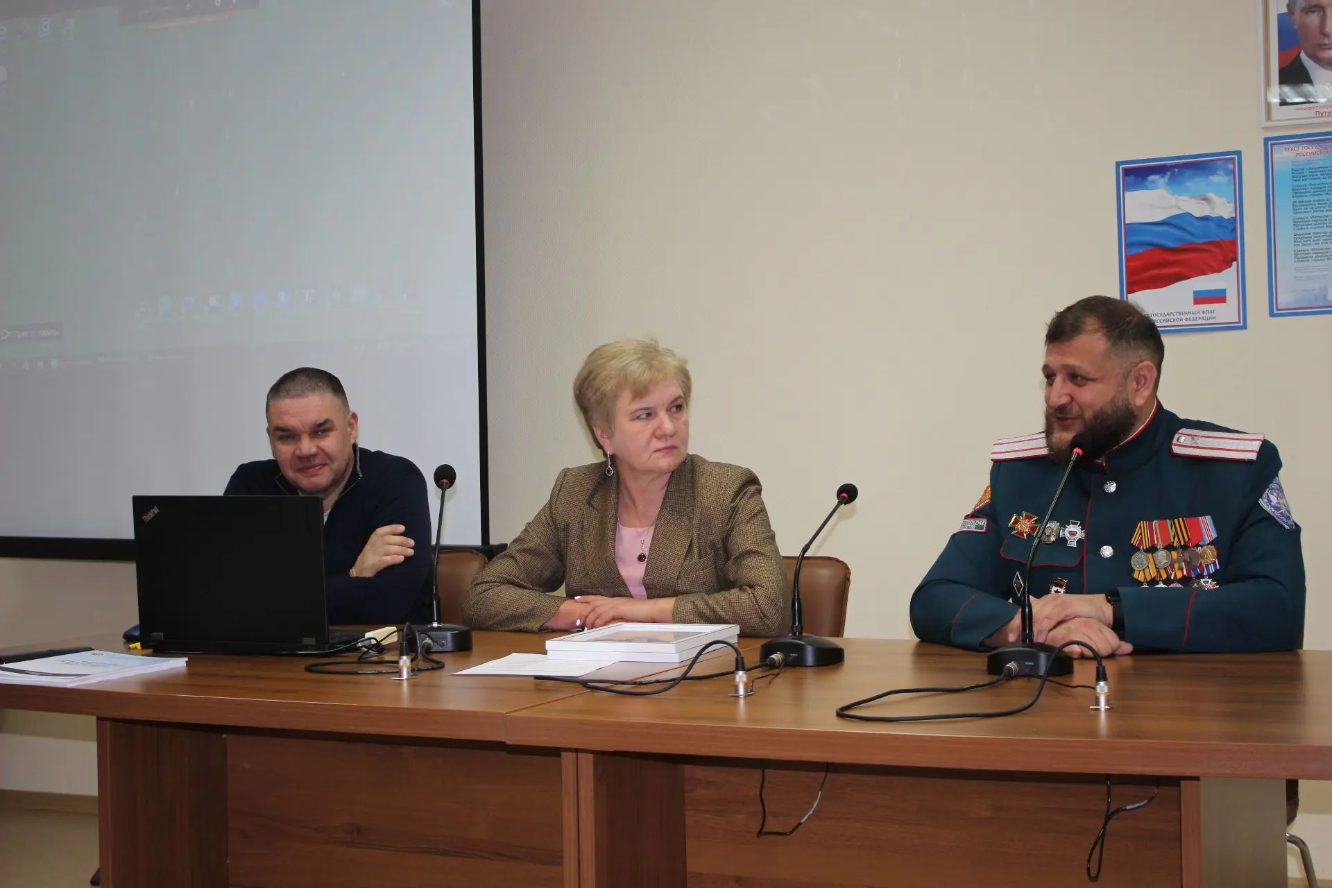 🇷🇺 Члены Общественной палаты НСО — Роман Бубёнов и участник СВО Алексей Харитонов — в...