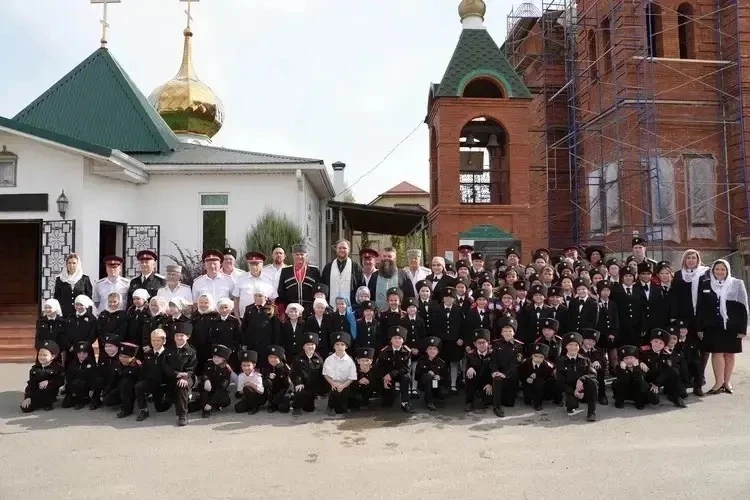 На территории Свято-троицкого храма станицы Гостагаевской состоялось посвящение в казачата