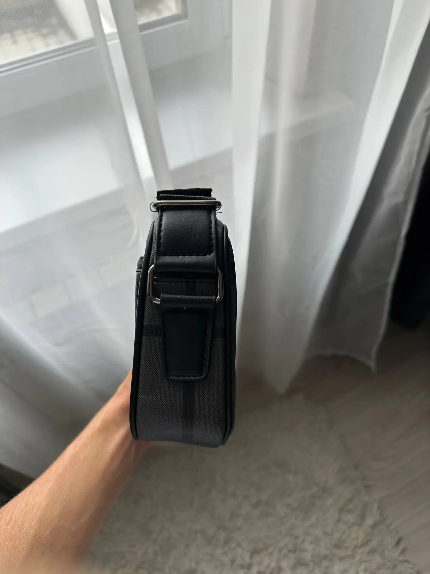 Продам стильную, модную мужскую  сумку Burberry Crossbody Messenger в клетку (Dark Chec...