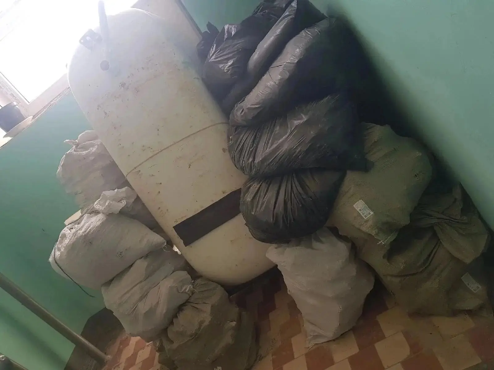 Выкинуть это с глаз моих долой. 1.500₽ даю. Срочно только, соседи орут. По комментариям...