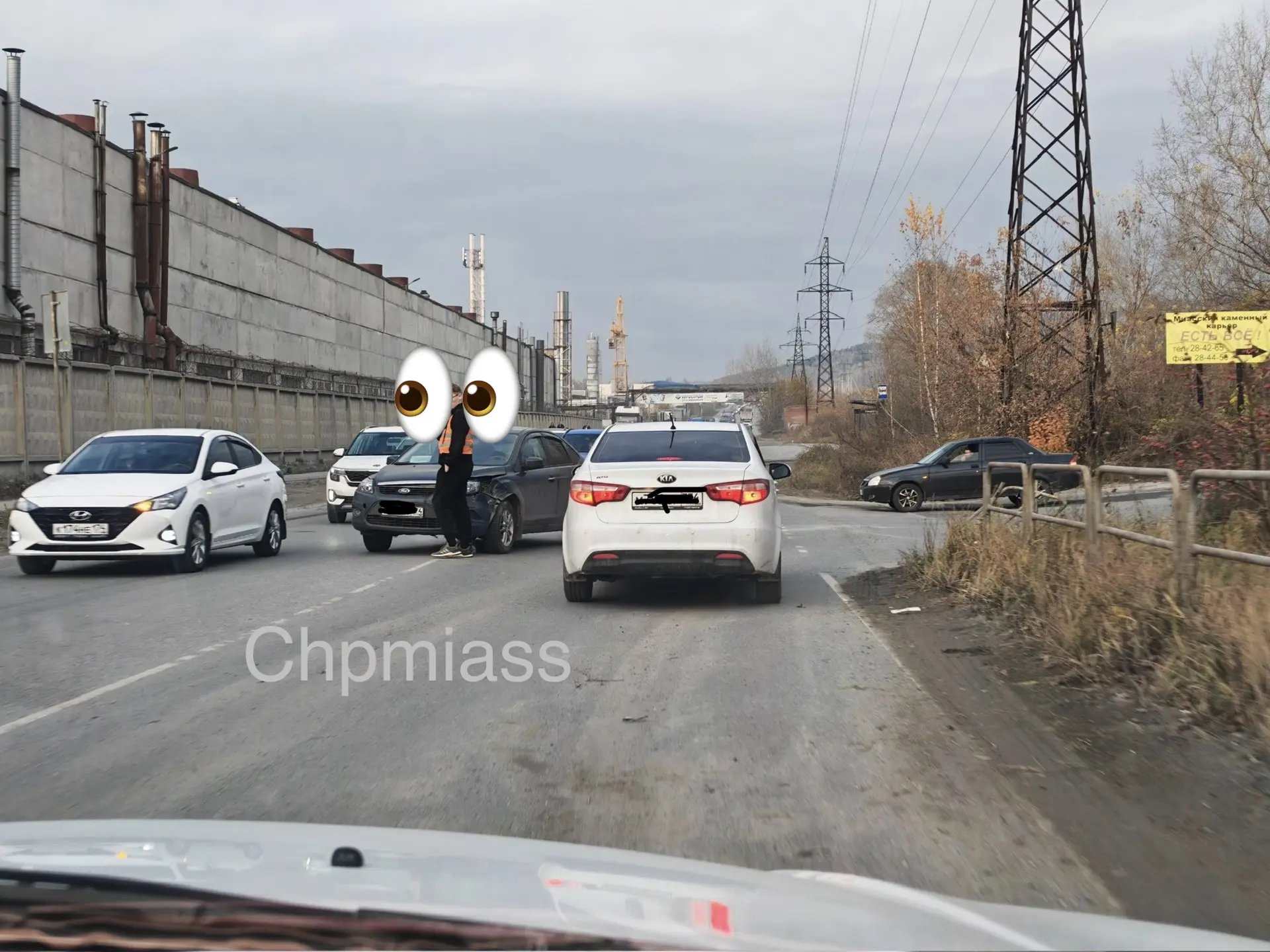 Вечер пятницы: на объездной дороге образовалась пробка в сторону Автозавода. Причина — ...
