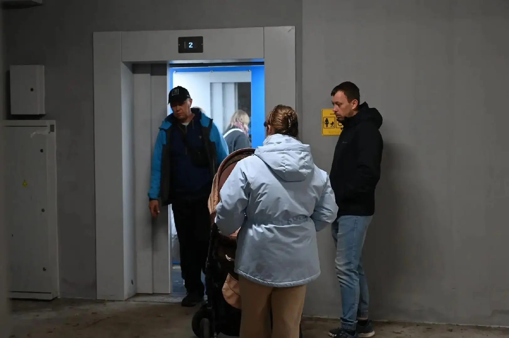 В Серпухове навели порядок на пешеходном железнодорожном мосту у вокзала