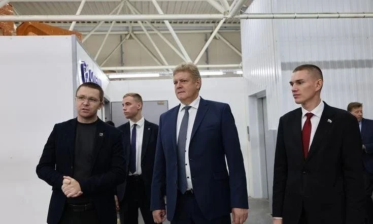 Полпред посетил производство техники для людей с ограниченными возможностями. Визит про...