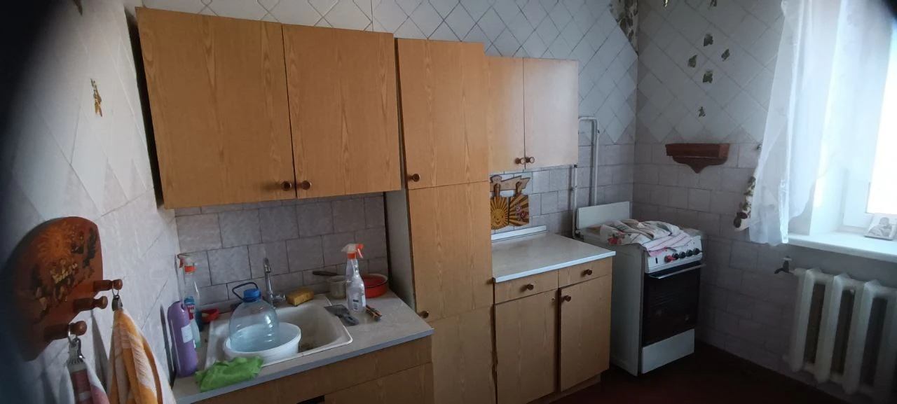 Продам 3х к.кв., ул.Дивногорская 4, 9/9,ж/м Комсомолец. Не угловая, крыша не течет, лиф...