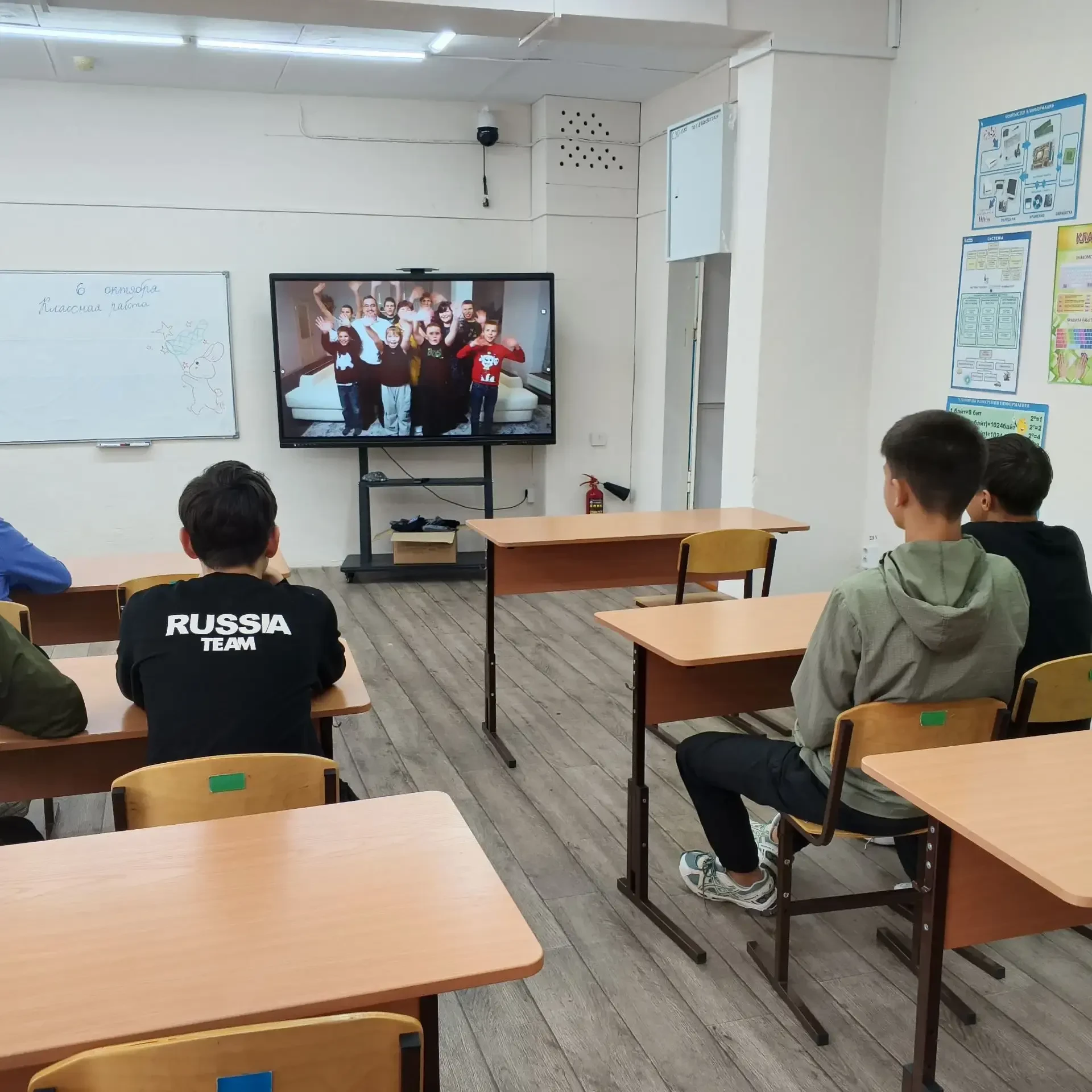 С 1 октября в школе проходят просмотры фильмов по теме «Герой нашего времени — 2026».