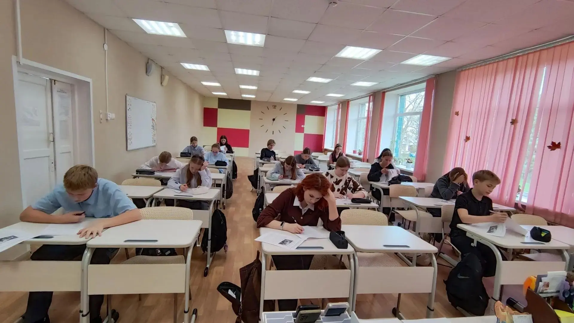 Продолжается первый этап Всероссийской олимпиады школьников. Ребята успешно выполнили з...