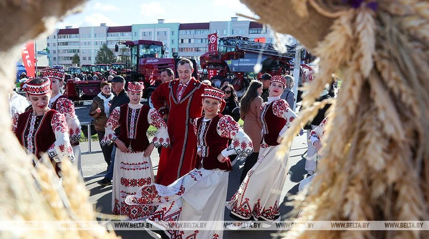 Настоящая печь, старинные рецепты и поросячьи бега: яркие детали областного фестиваля-я...