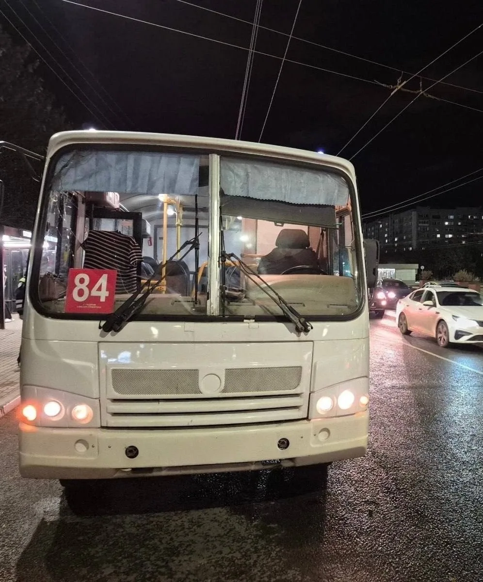 В Кирове 7 октября в автобусе маршрута №84 на улице Воровского при падении пострадала п...