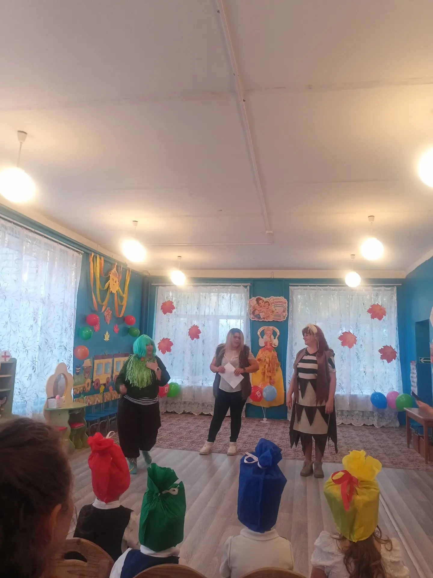 Сегодня родители поздравили всех работников Ерахтурского детского сада в селе Нармушадь...