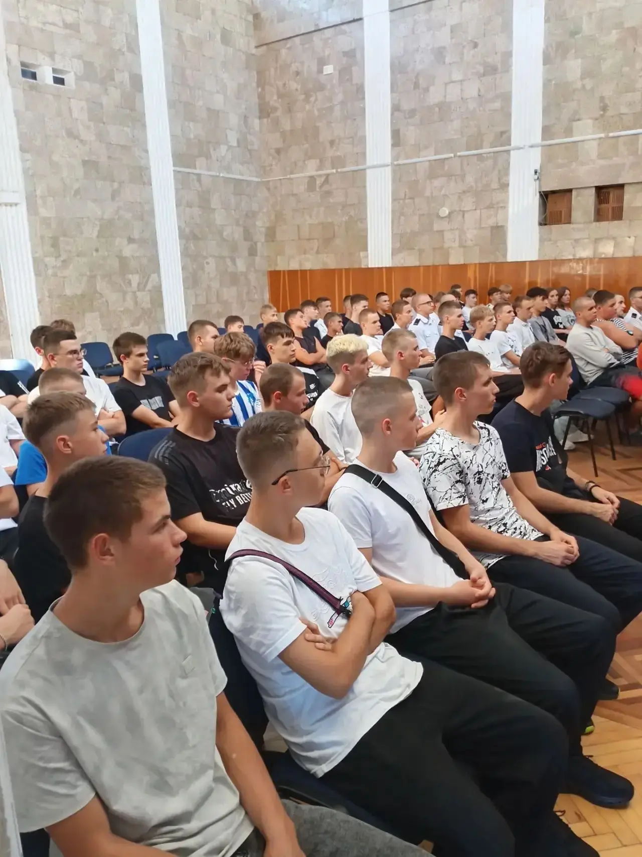 🏠 Жизнь в общежитии КМТК: знакомство, общение и важные правила!