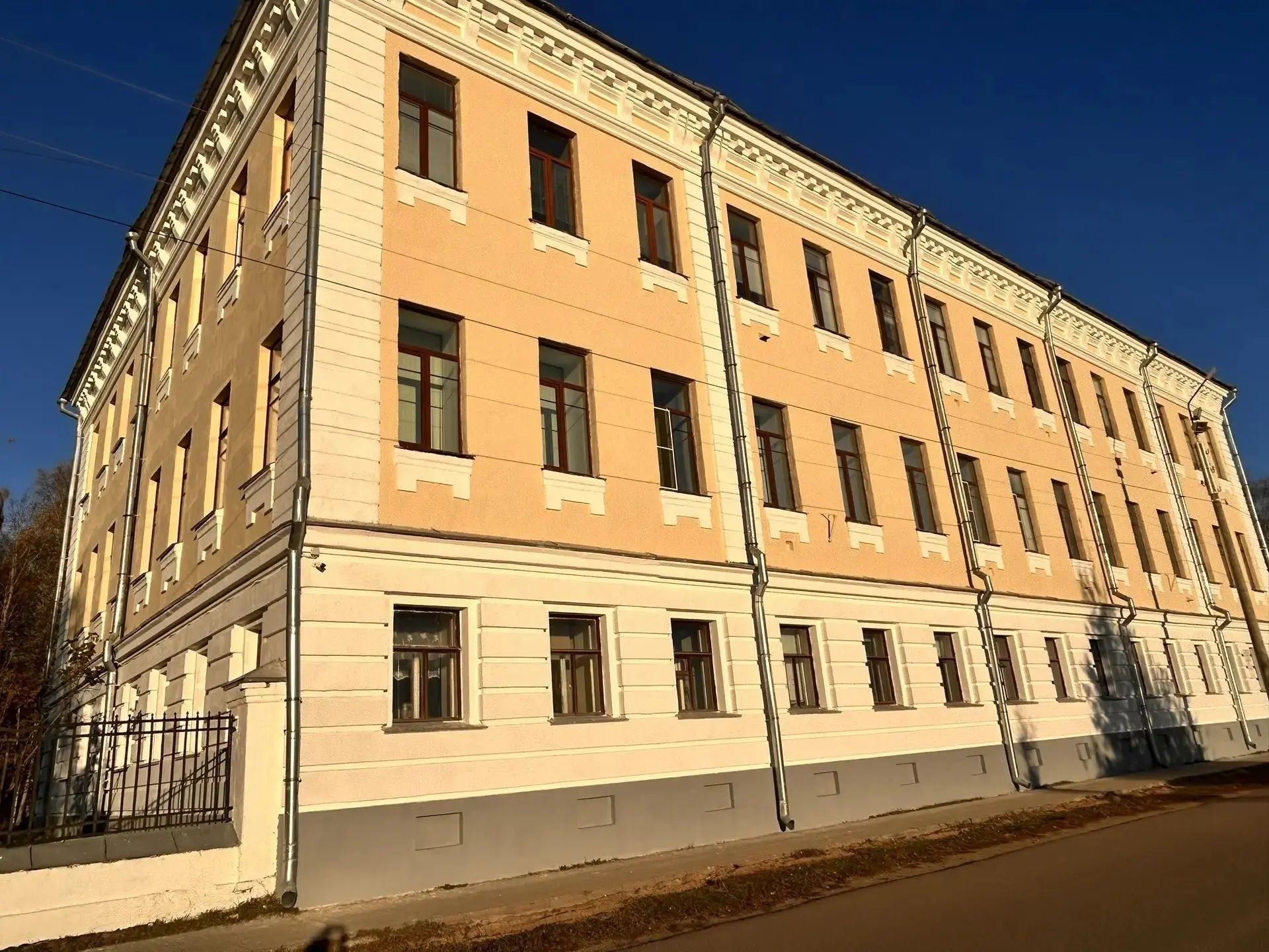 Великий Устюг: Гуманитарно-педагогическому колледжу вернули исторический облик
