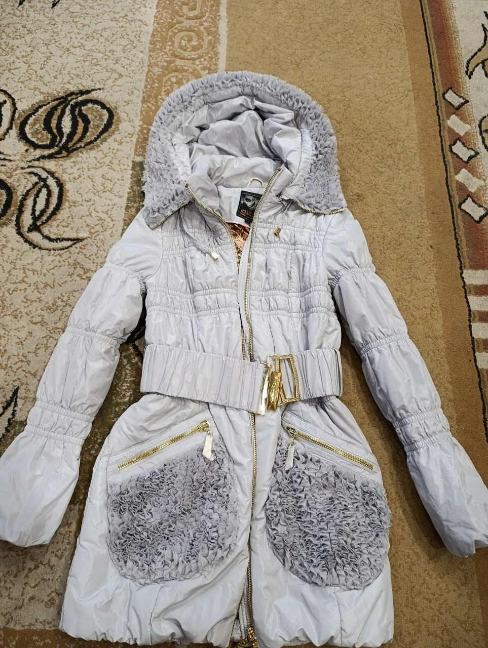 Продам куртку размер 46-48( XL), новая - 2000 руб.