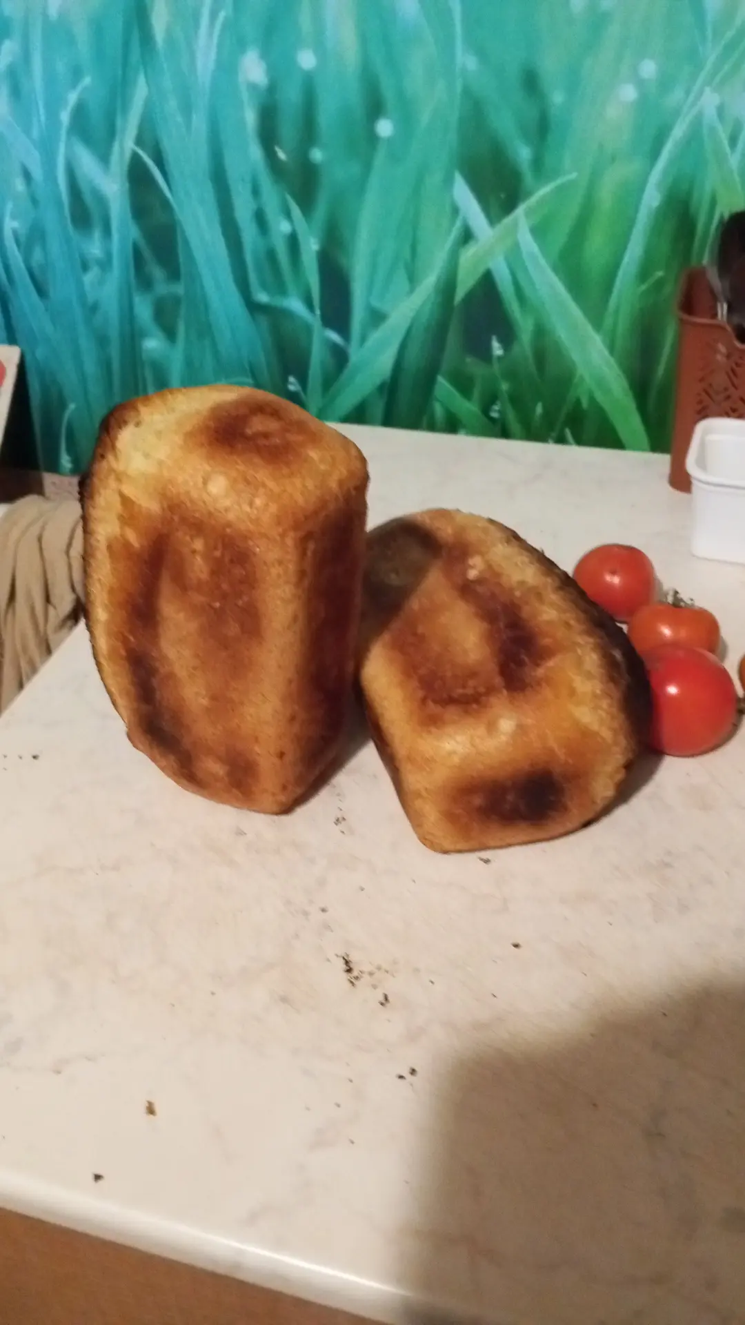 Ну вот готов родненький ароматный хрустящий вкусный 😋. Пока остывает побежала доить кр...