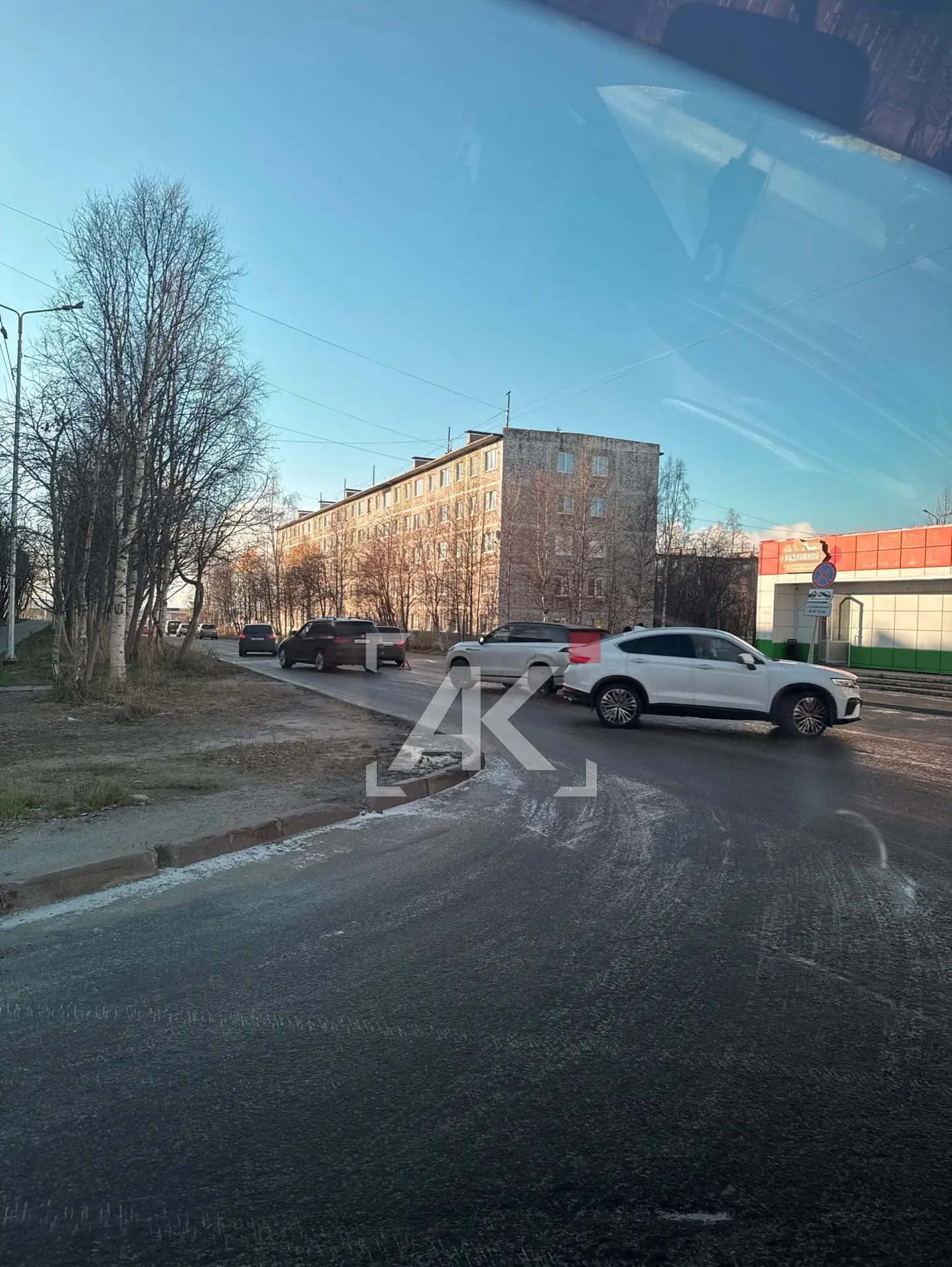 🚨 На улице Космонавтов в Апатитах уже четыре машины попали в ДТП!