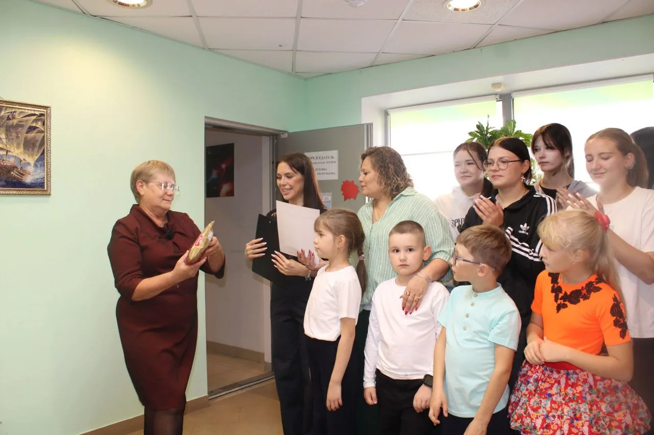 В обществе инвалидов Североуральска школьники устроили теплый праздник