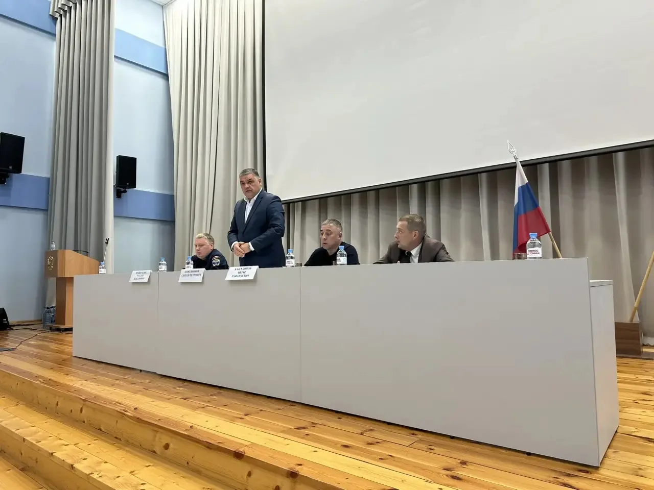 Провели встречу с жителями многоквартирного дома по улице Рихарда Зорге, 16 по вопросам...