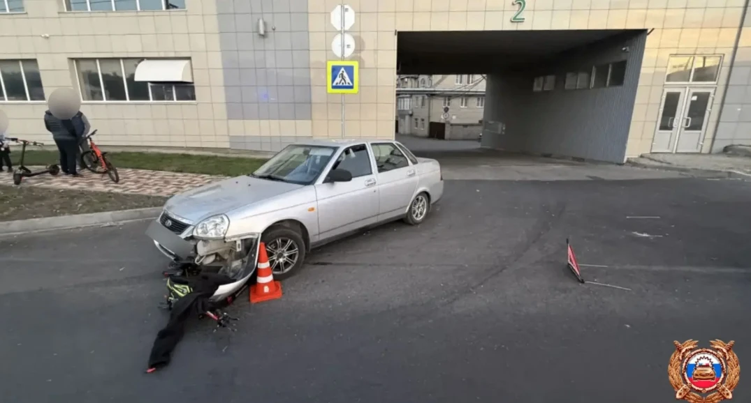 В Ставрополе подросток на электросамокате попал под колеса автомобиля