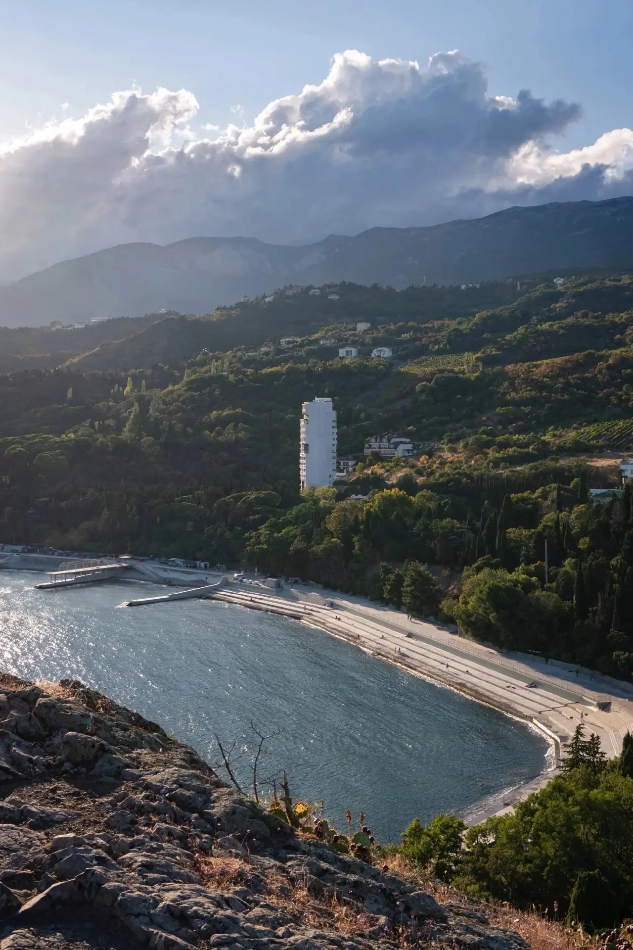 Здесь море целует скалы, а солнце тонет в горизонте. Утёс — это маленькая любовь на Южн...