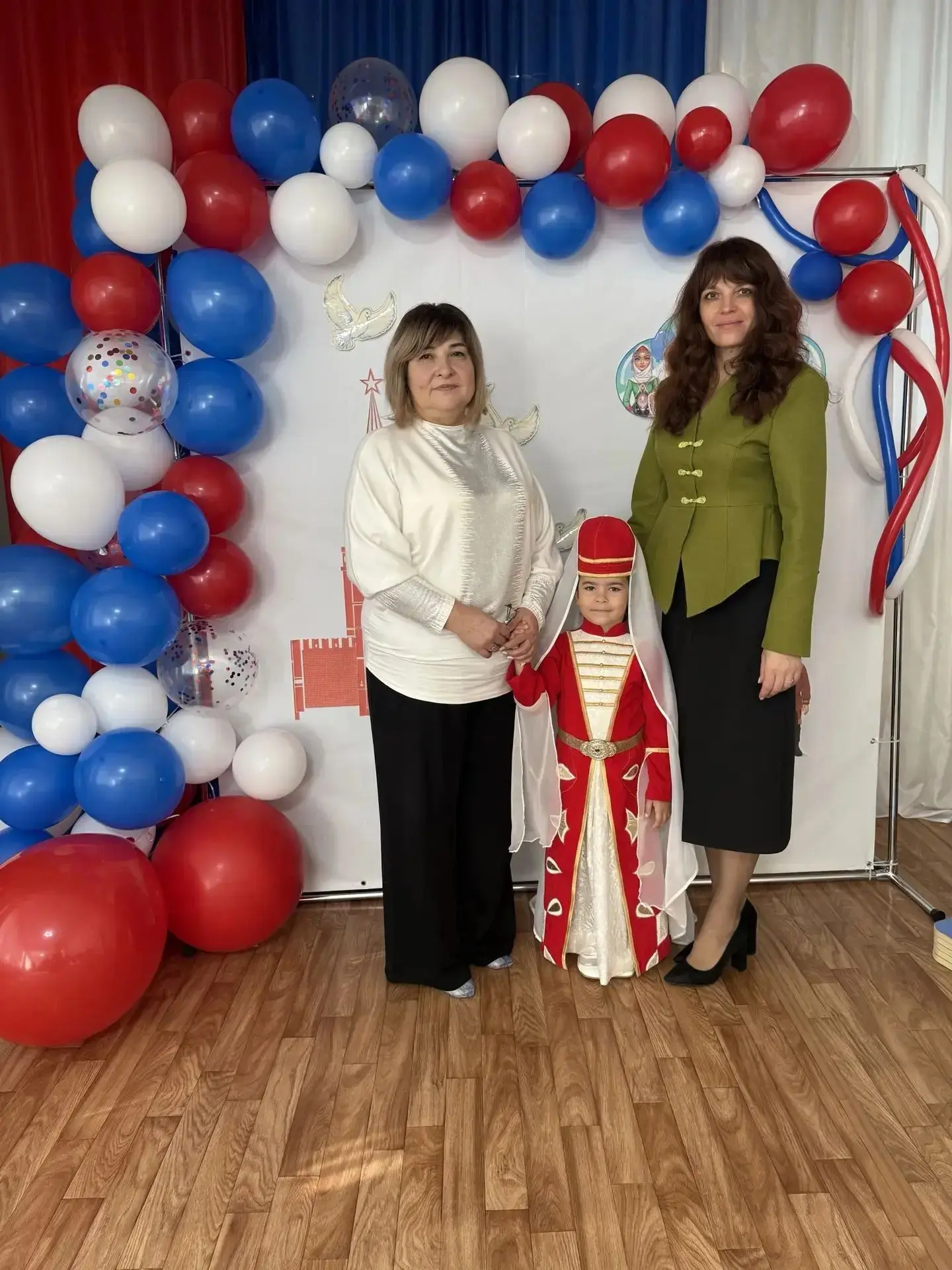 Беждугова Ляна, воспитанница подготовительной группы "А" дошкольного отделения  Умка", ...
