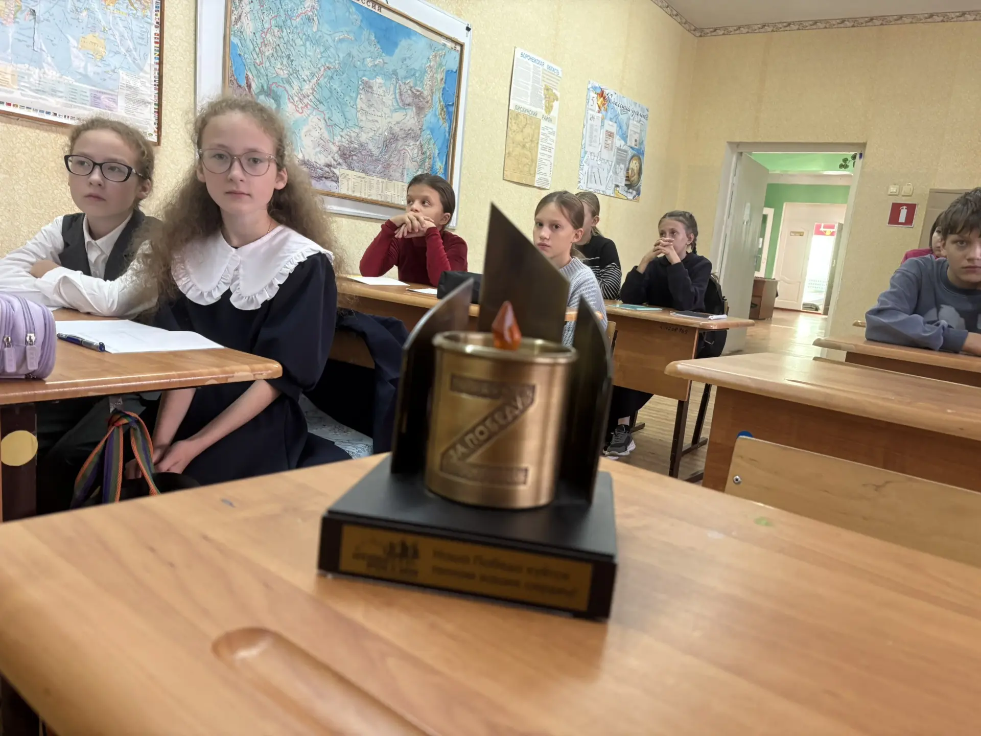 В нашей школе гостит статуэтка премии «Окопная свеча» 🕯️