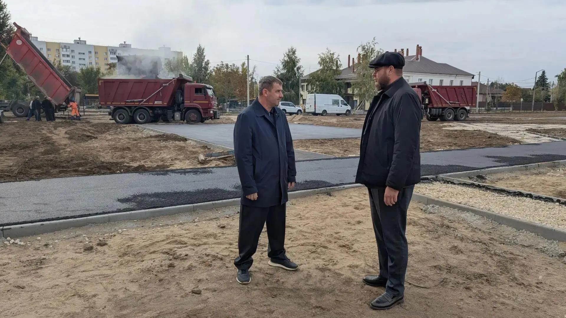 Сквер около дома для медицинских работников начали асфальтировать