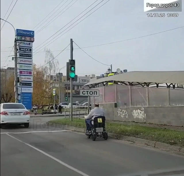 Необычный транспорт заметили на улице Воровского