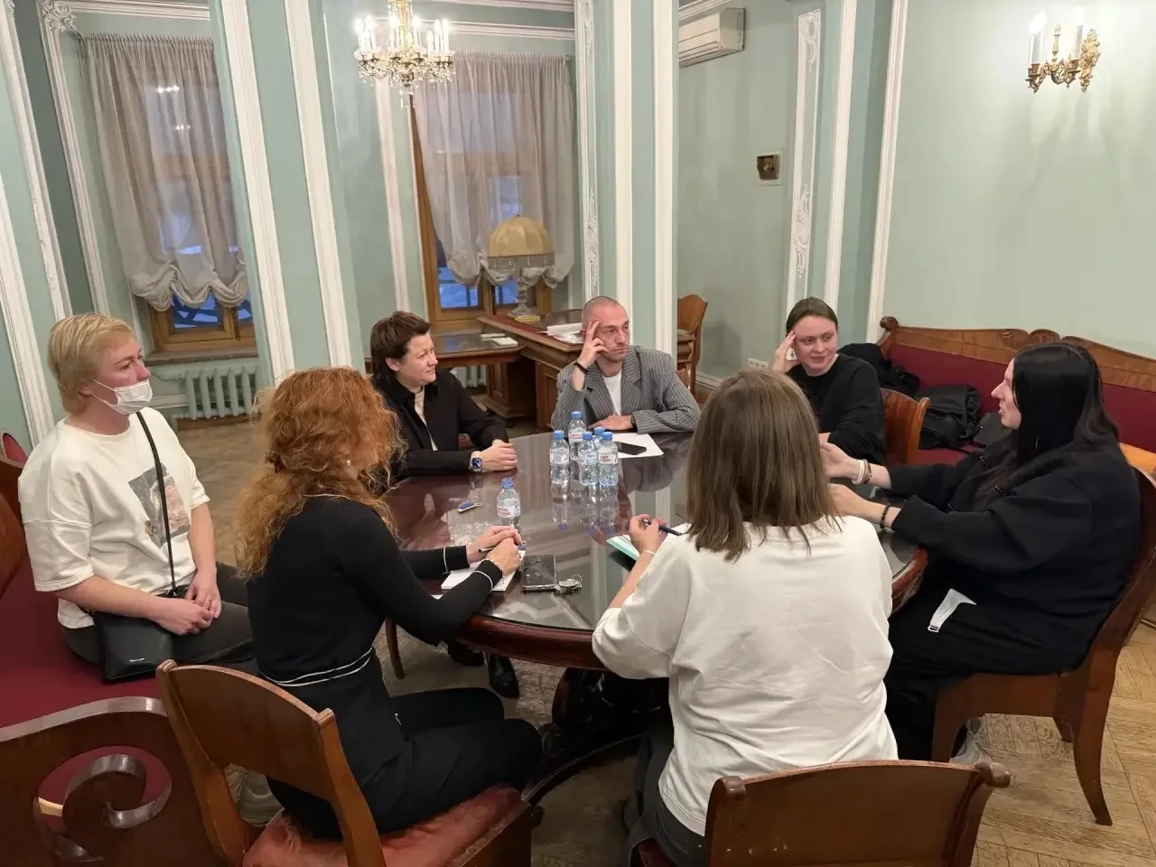 🎭 Совет по негосударственным театрам обсудил планы и фестиваль «Рождественский парад»