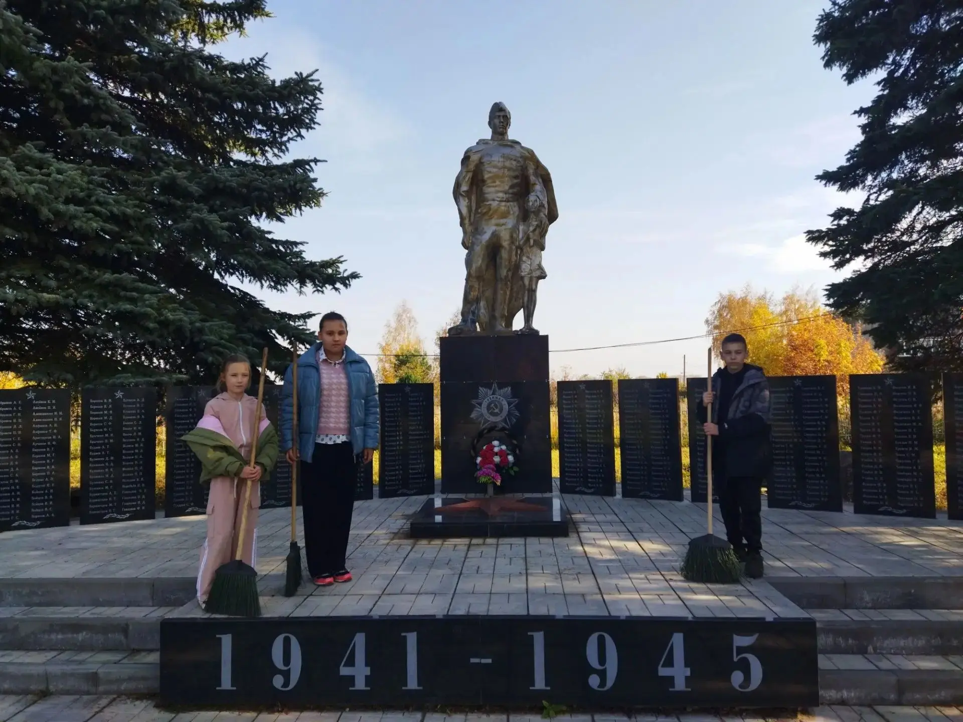 🎉 Когда забота — это память: учащиеся посёлка Заря привели в порядок памятники! 🎉Школ...