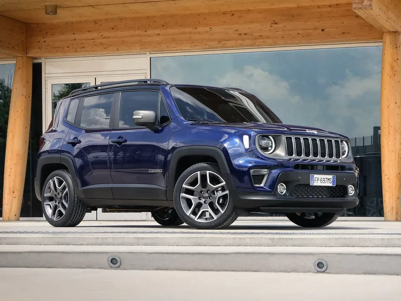 Jeep затеял эффектное возвращение: кроссовер Renegade, попрощавшийся с Европой в прошло...