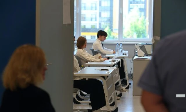 🏫🤖 С января 2027 года во всех школах России планируют ввести курс по искусственному и...