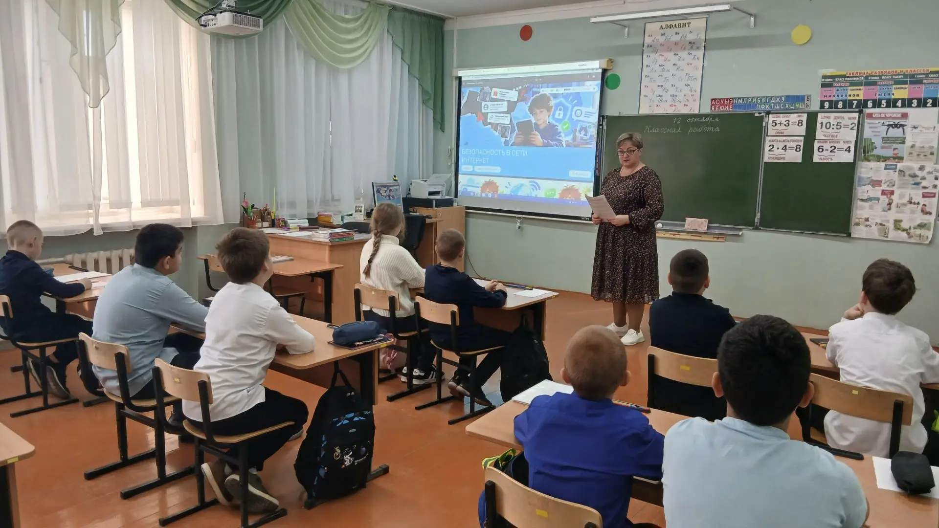 🗣 Сегодня прошли занятия из цикла «Разговоры о важном»! Тема — безопасность в сети Инт...