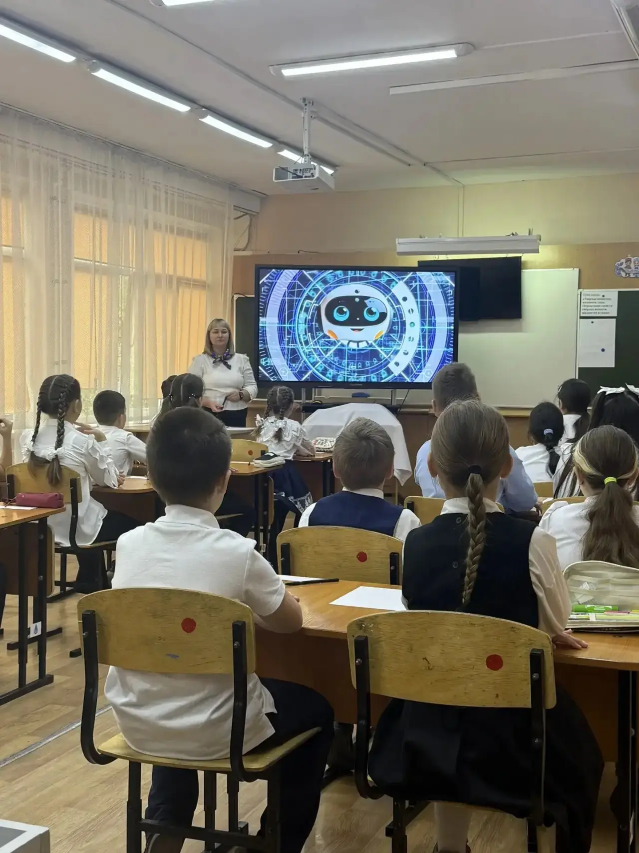 🎉 Учитель нашей школы Ищенко Эльвира Сергеевна стала финалистом конкурса «Учитель года...