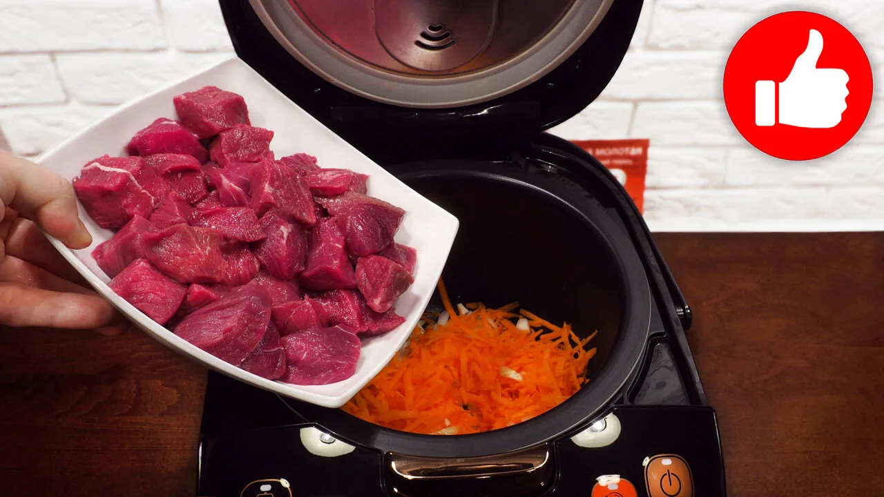 Мясо в сметанном соусе с луком и морковью в мультиварке