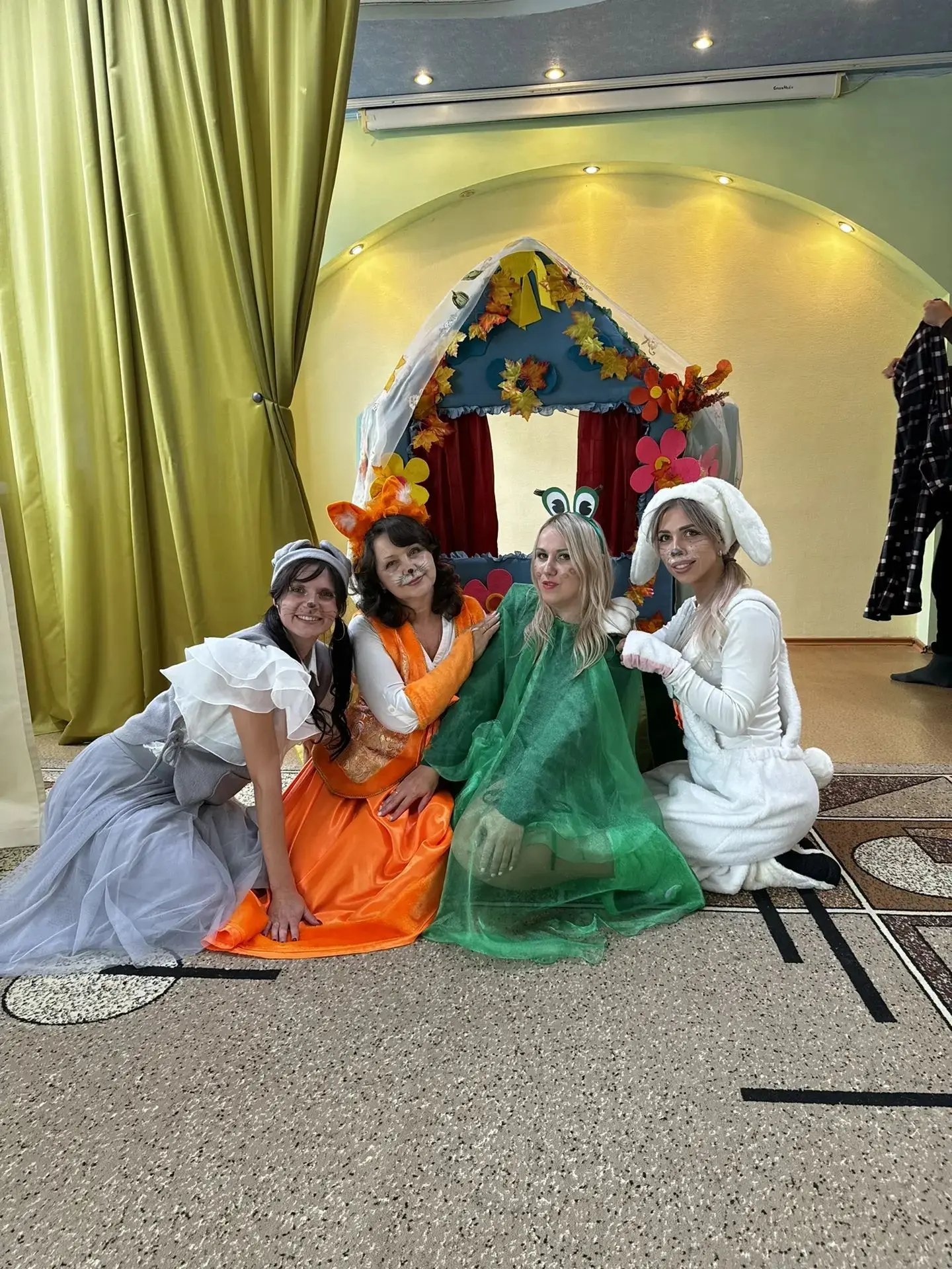 В нашем детском саду прошёл замечательный спектакль «Теремок»! 🎭🐭 , который создан си...
