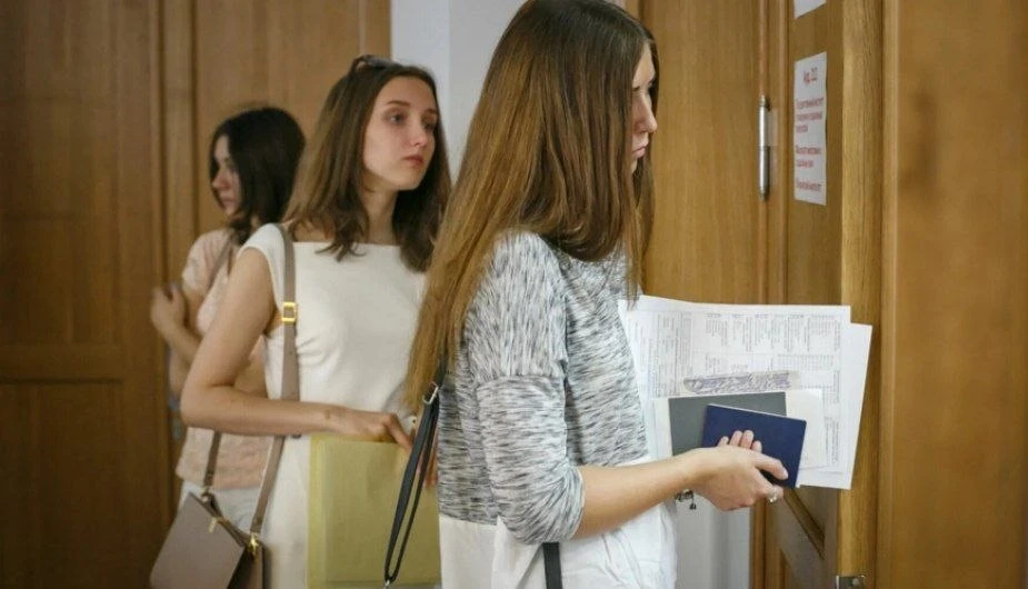 🤯 Абитуриентов хотят заставить платить за первый семестр до начала учебы